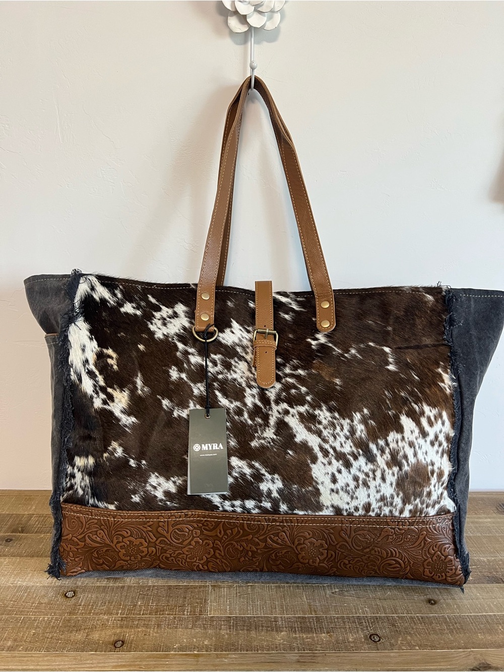 Myra Western Weekender Bag Cowhide Leather Duffel Travel Carry On Boho Cowgirl - Picture 9 of 10